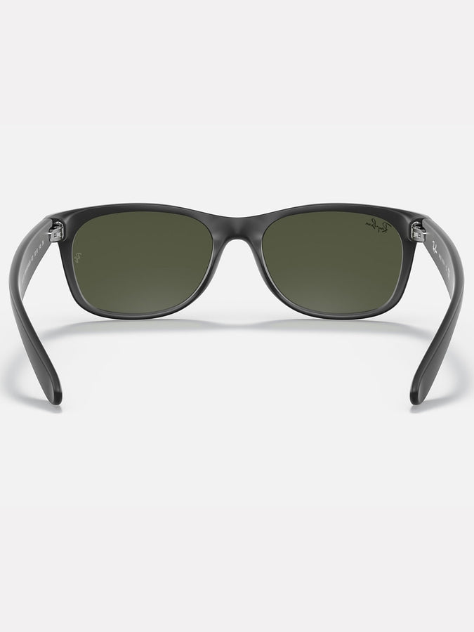 Ray-Ban New Wayfarer Matte Black/G-15 Green Sunglasses | MATTE BLACK/G-15 GREEN