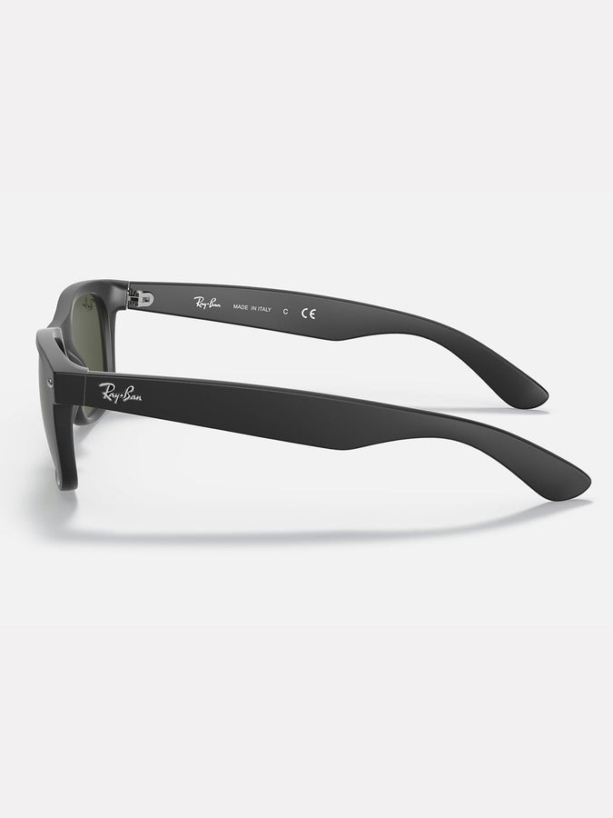 Ray-Ban New Wayfarer Matte Black/G-15 Green Sunglasses | MATTE BLACK/G-15 GREEN