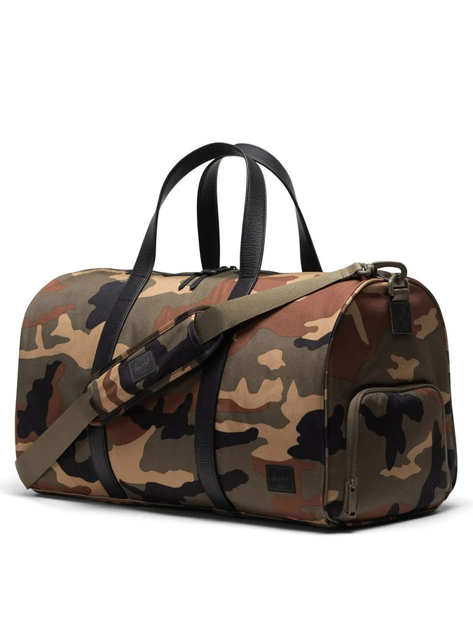 Herschel Novel Duffle Bag | WOODLAND CAM/BLK LABEL (07129)
