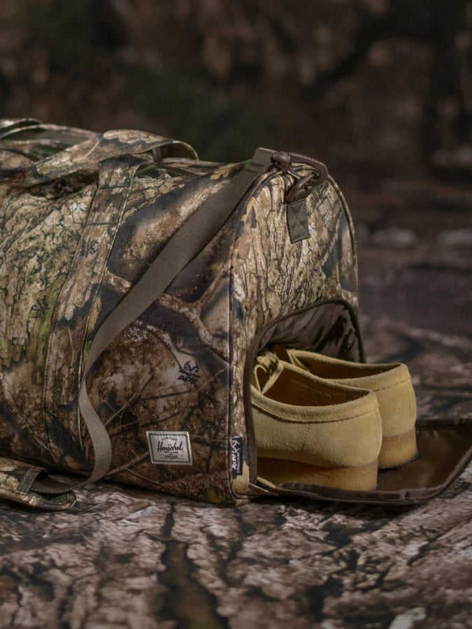Herschel x Realtree Novel Duffle Bag | REALTREE APX CAMO (07175)