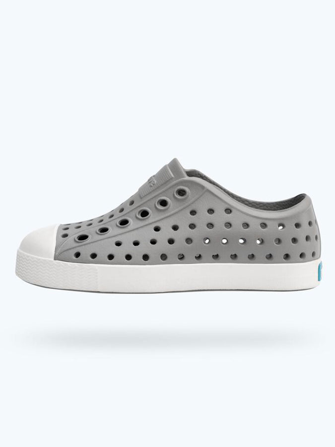 Native Jefferson Pigeon Grey/Shell White Shoes Spring 2024 | PIGEON GRY/SHL WHT (1501)