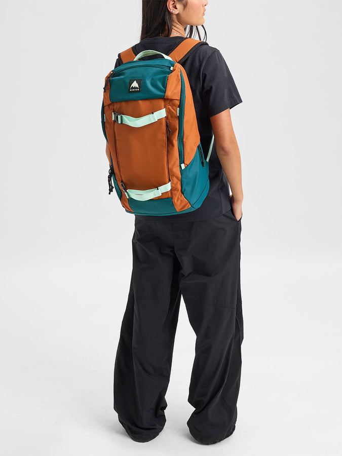 Burton Kilo 2.0 27L Backpack | SPICED CHAI/ATLN TEAL (E6M)