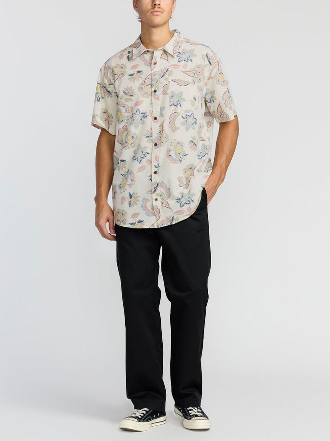 Billabong Sundays Short Sleeve Buttondown Shirt Fall 2025 | SAND (SAN)