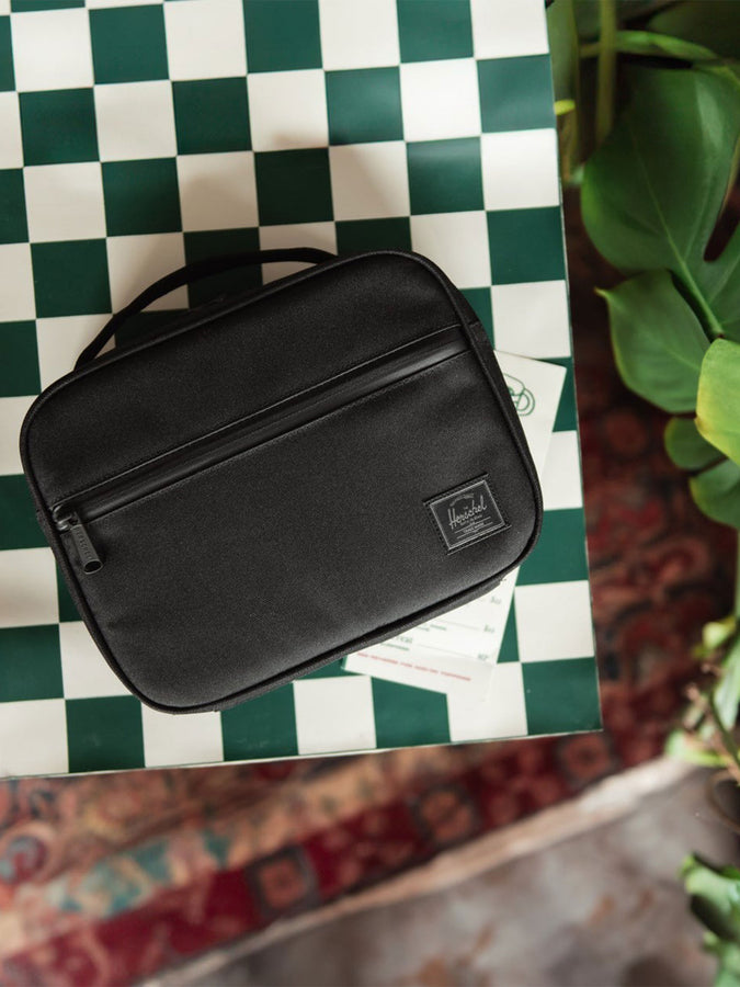 Herschel Pop Quiz Black Tonal Lunch Box | BLACK TONAL (05881)