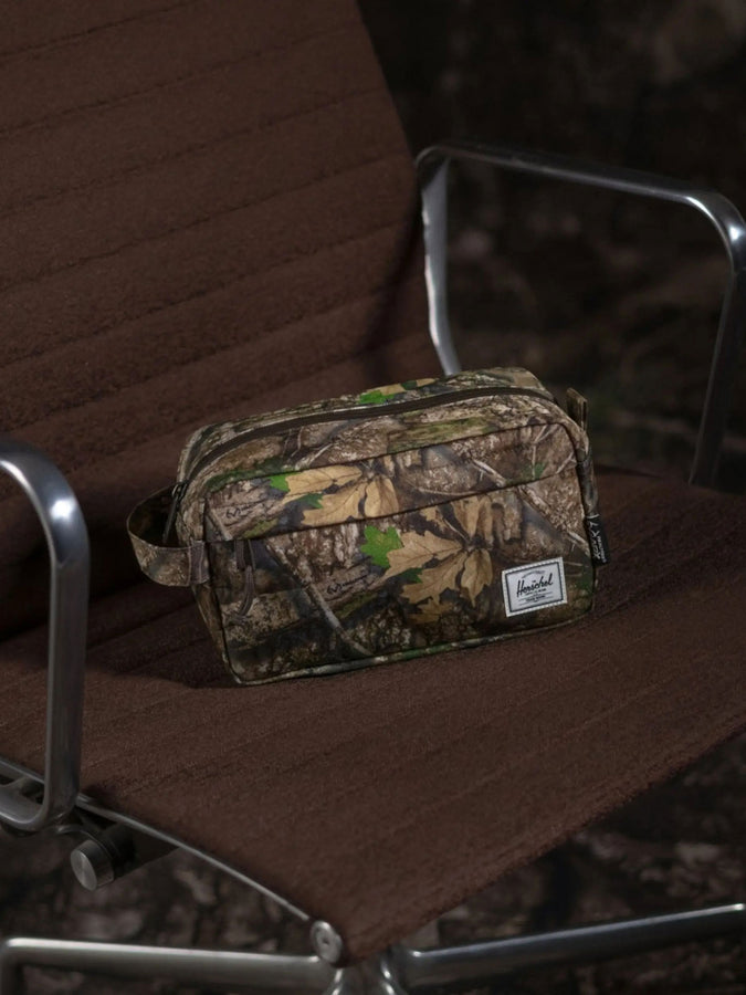 Herschel x Realtree Chapter Travel Kit | REALTREE APX CAMO (07175)