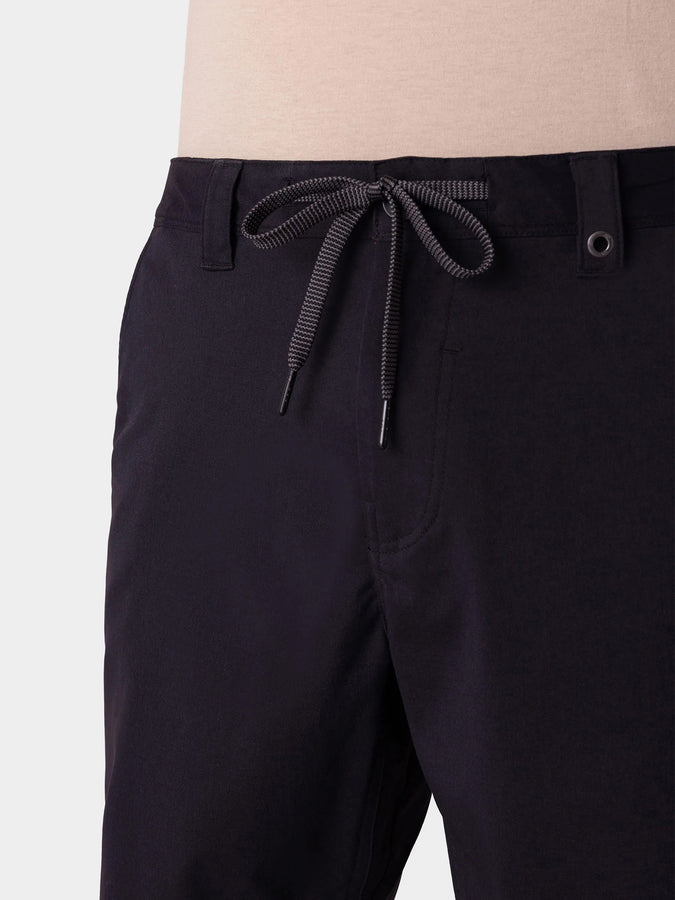 686 Everywhere Hybrid Relaxed Fit Shorts | BLACK (BLK)