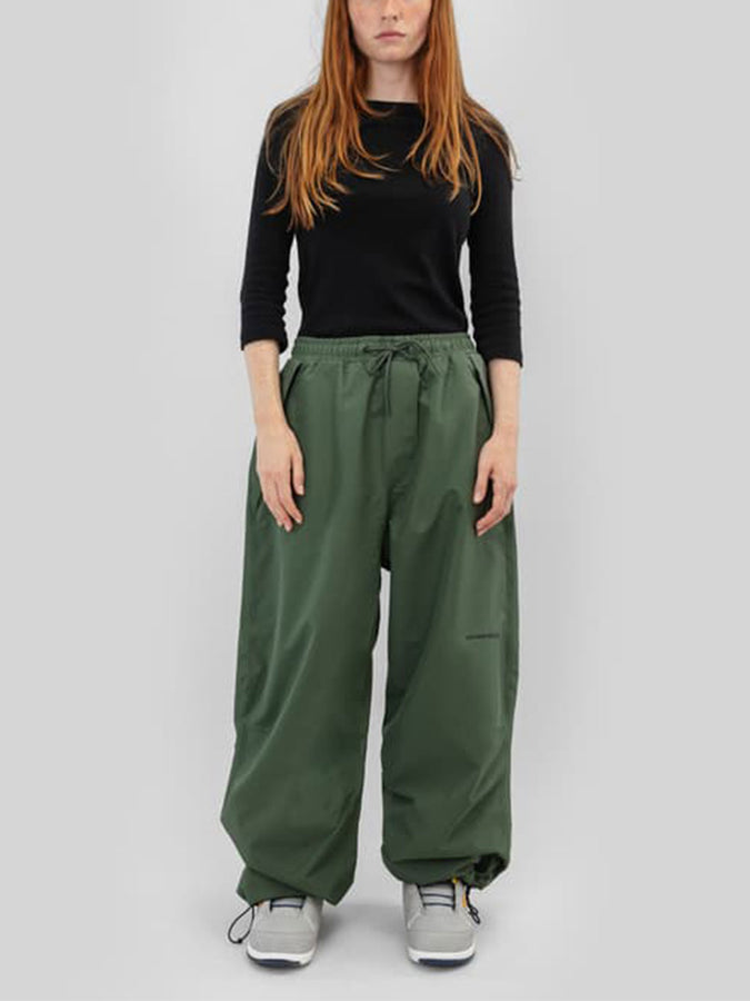 Beyond Medals Park 2027 – Shell Pants | DARK GREEN