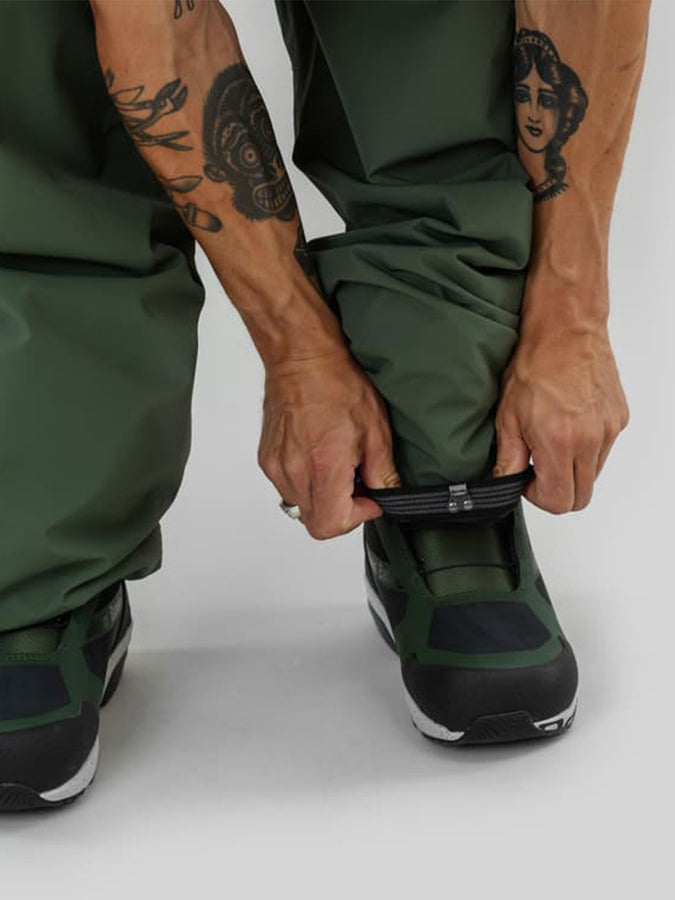 Beyond Medals Park 2027 – Shell Pants | DARK GREEN