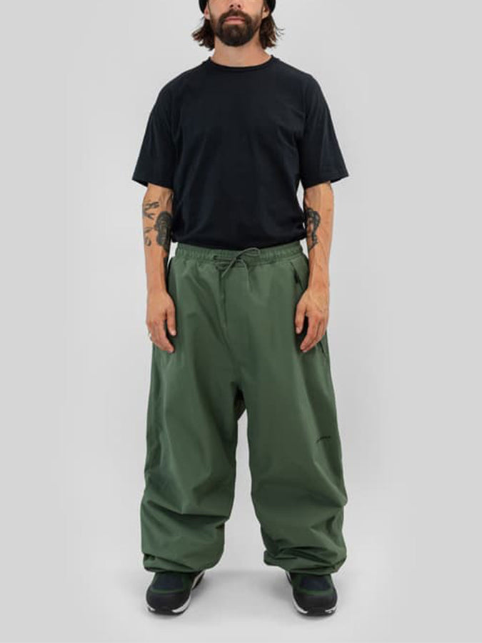 Beyond Medals Park 2027 – Shell Pants | DARK GREEN