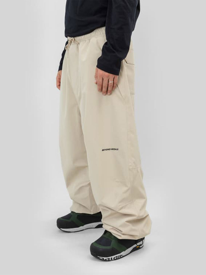 Beyond Medals Park 2027 – Shell Pants | BEIGE