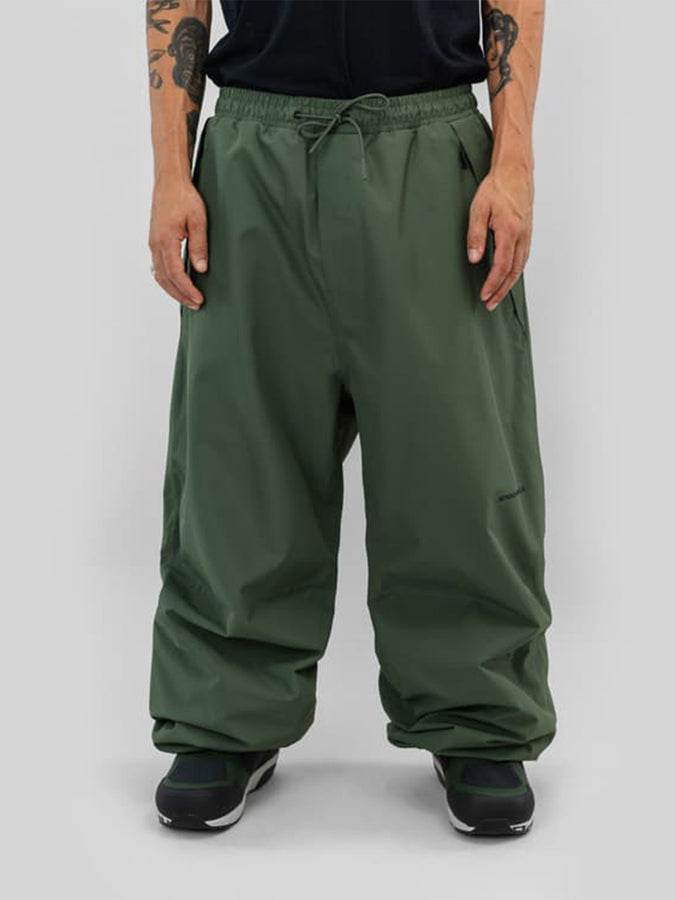 Beyond Medals Park 2027 – Shell Pants | DARK GREEN
