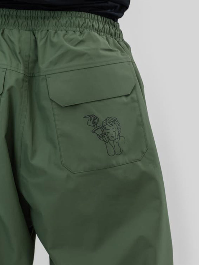 Beyond Medals Park 2027 – Shell Pants | DARK GREEN