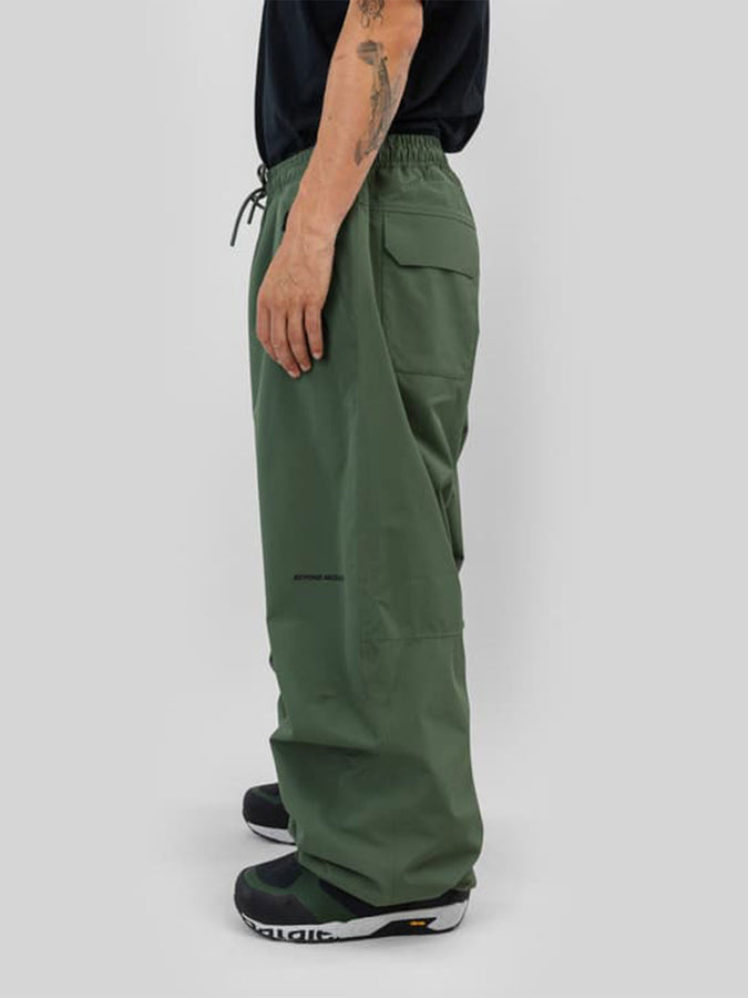 Beyond Medals Park 2027 – Shell Pants | DARK GREEN
