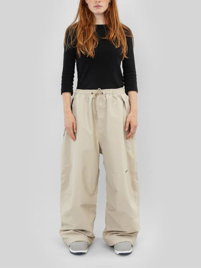 Beyond Medals Park 2027 – Shell Pants | BEIGE