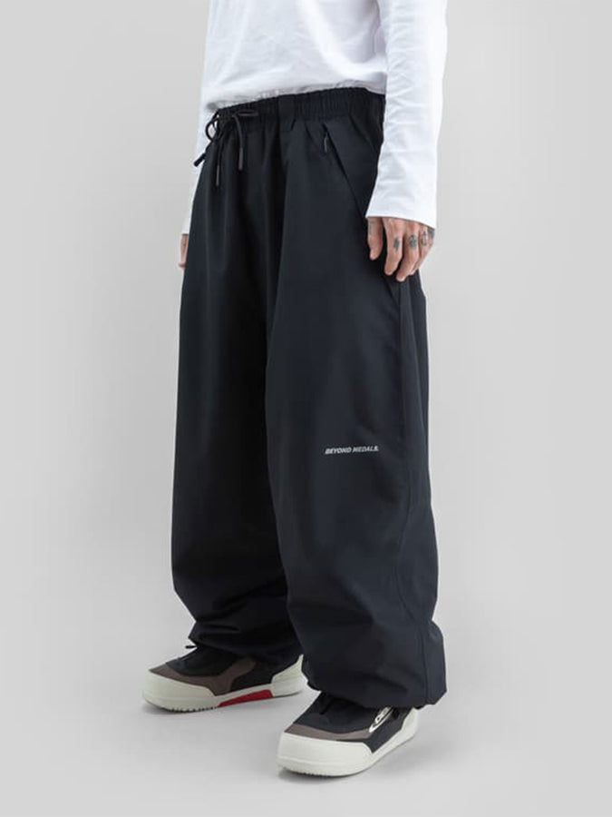 Beyond Medals Park 2027 – Shell Pants | BLACK