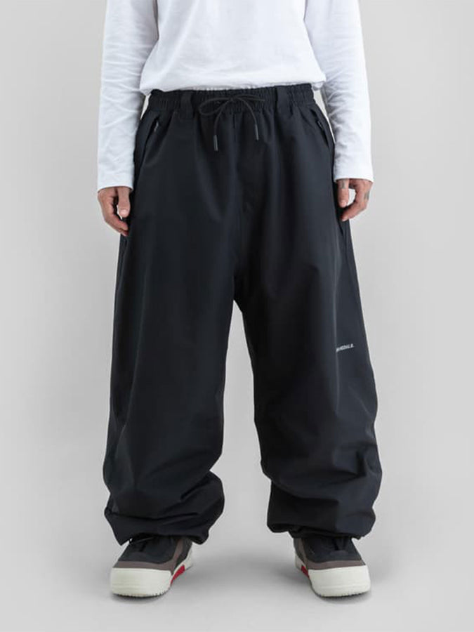Beyond Medals Park 2027 – Shell Pants | BLACK