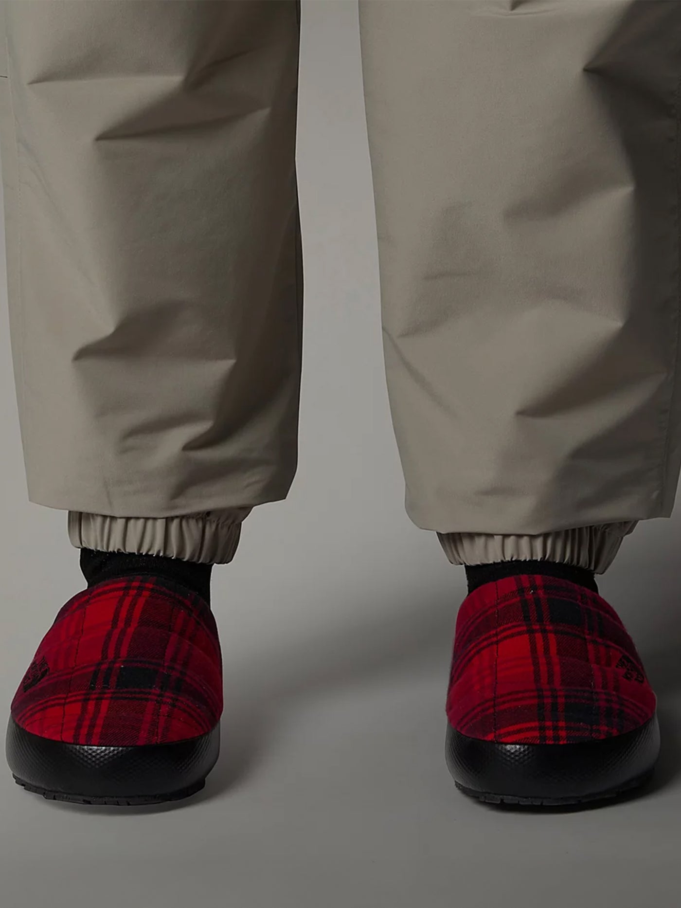 The North Face Thermoball Traction Mule V Red Plaid 2024