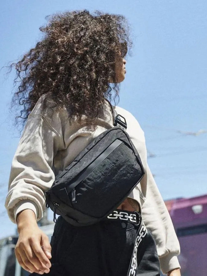 Chrome Sabin 6L Sling Bag | BLACK