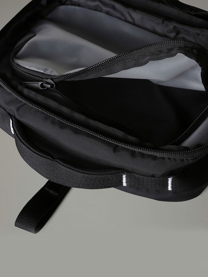 The North Face Base Camp Voyager Dopp Kit | TNF BLACK/TNF WHITE-NPF (53R)