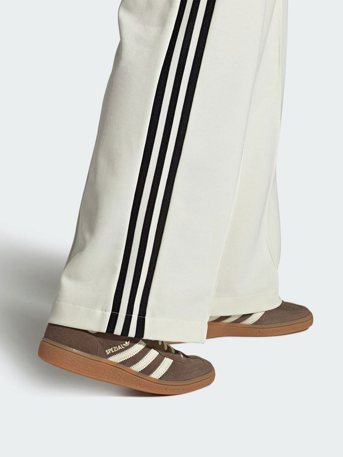 Adidas Handball Spezial Earth Strata/Wht/Gum Shoes Fall 2026 | EARTH STRATA/OFF WHITE/GUM