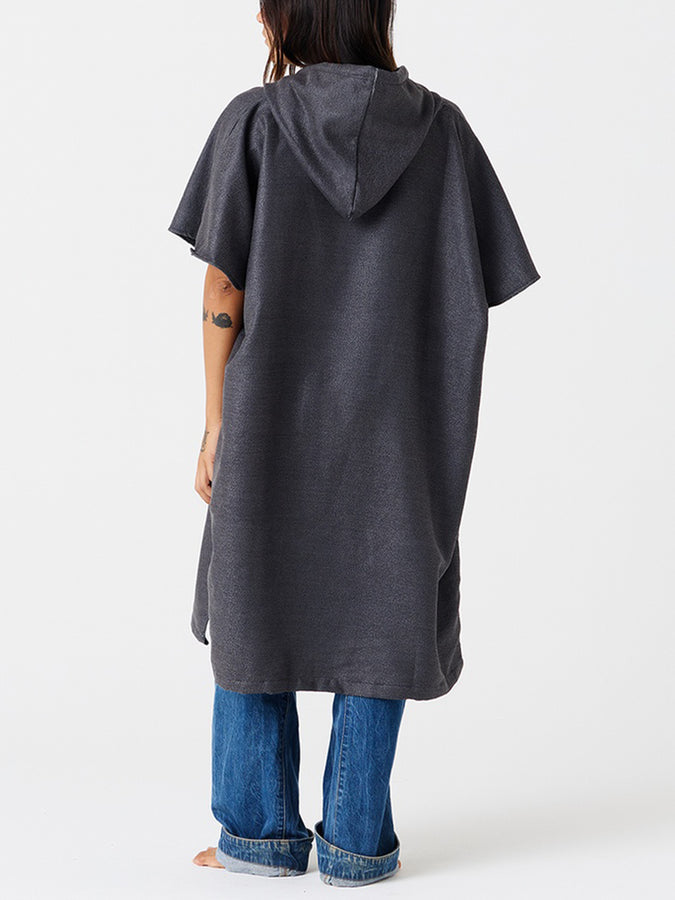 Slowtide Daybreak Quick-Dry Black Poncho Spring 2026 | BLACK