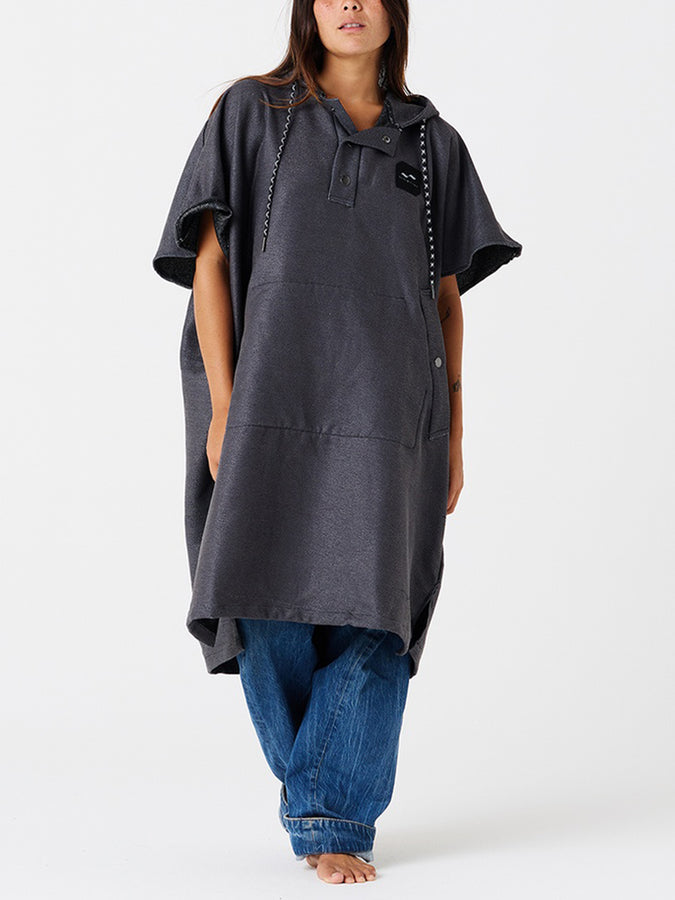 Slowtide Daybreak Quick-Dry Black Poncho Spring 2026 | BLACK