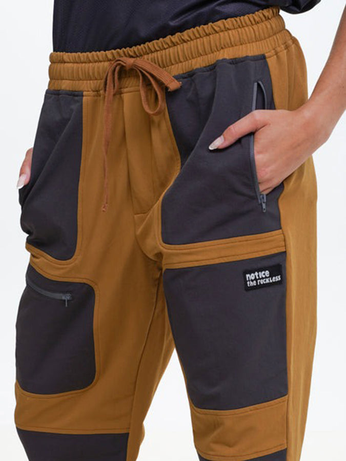 Notice The Reckless Ascend Women Pants Spring 2024 | OAK/CHARCOAL