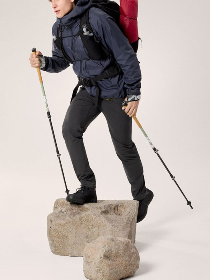 Arc'teryx Beta SL Jacket Fall 2025 | BLACK SAPPHIRE