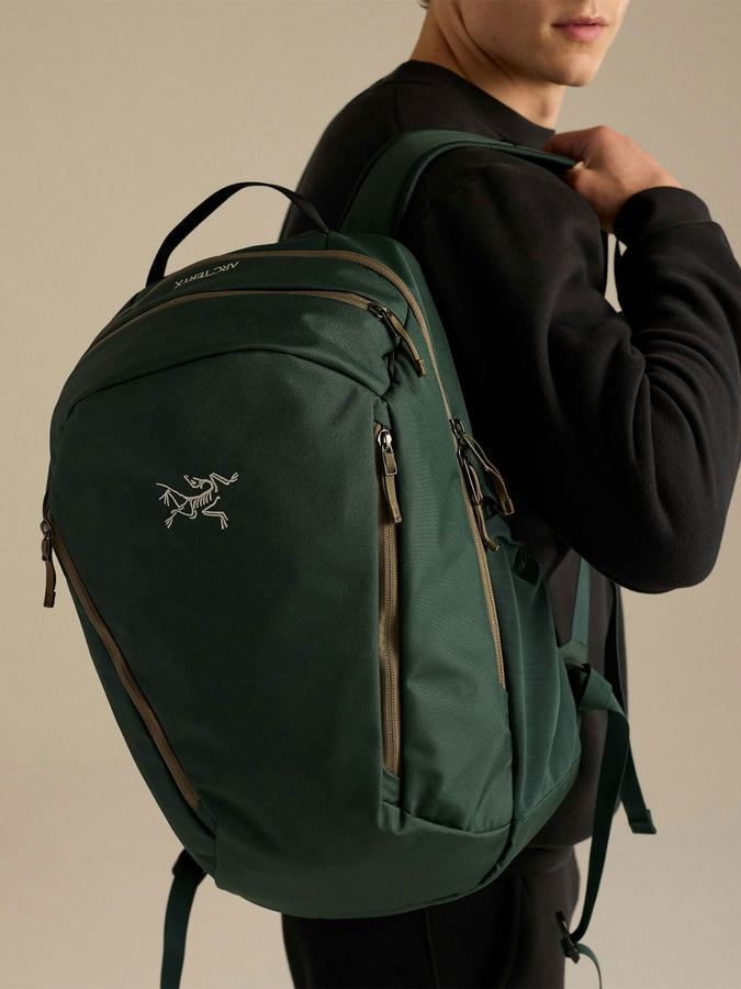Arcteryx Mantis 16 Backpack | DARK JADE