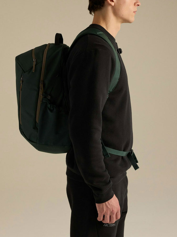 Arcteryx Mantis 16 Backpack | DARK JADE