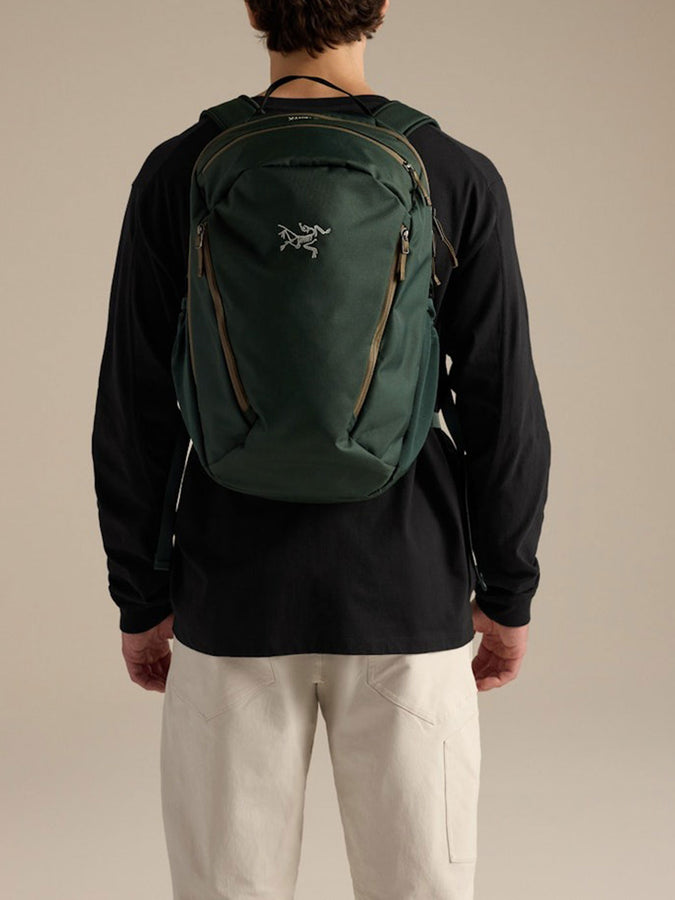 Arc'teryx Mantis 26 Backpack | DARK JADE/MONGOOSE