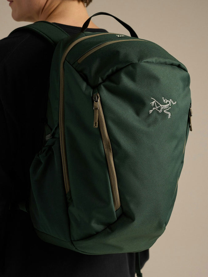 Arc'teryx Mantis 26 Backpack | DARK JADE/MONGOOSE