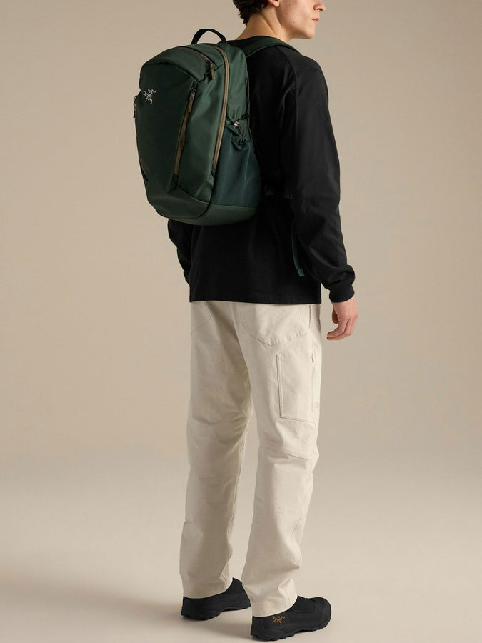 Arc'teryx Mantis 26 Backpack | DARK JADE/MONGOOSE