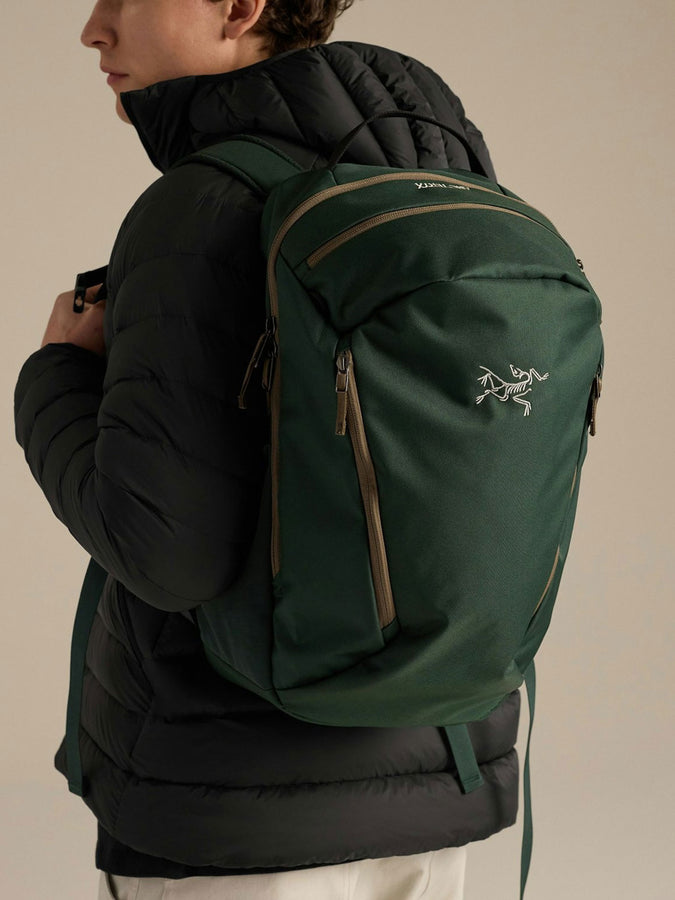 Arc'teryx Mantis 26 Backpack | DARK JADE/MONGOOSE
