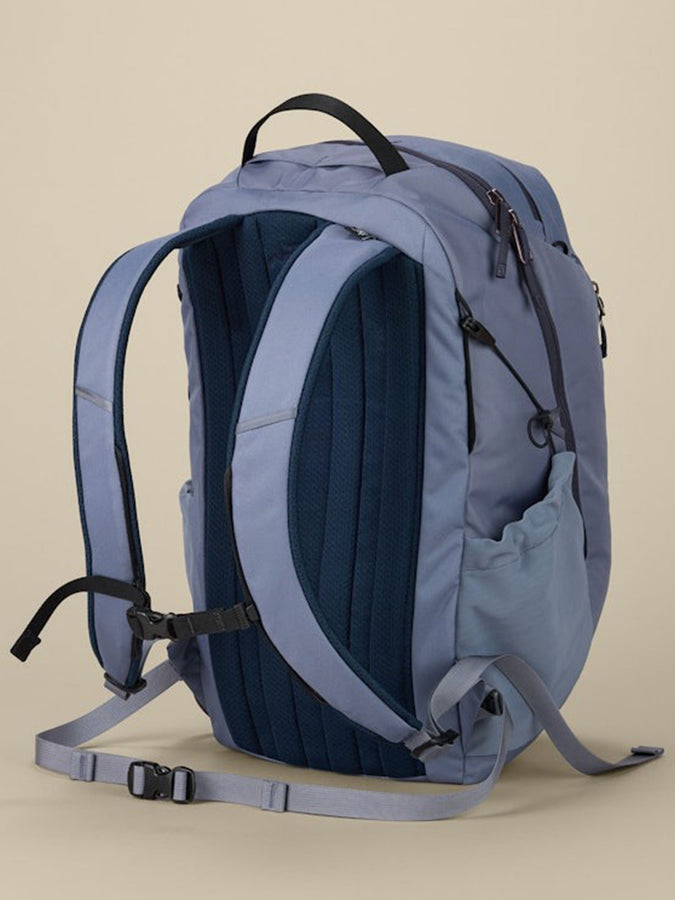 Arc'teryx Mantis 26 Backpack | STRATUS/BLACK SAPPHIRE