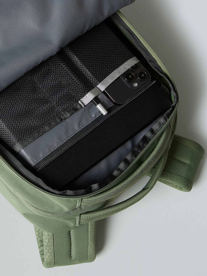 The North Face Jester Backpack Fall 2025 | BARK MIST/TNF BLACK (D0L)