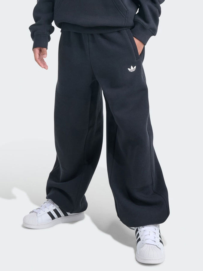 Addias Essentials Baggy Fleece Pants Fall 2026 | BLACK