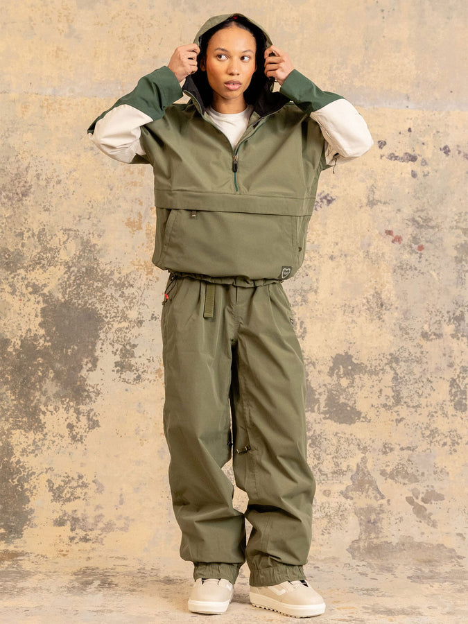 686 Outline Shell Anorak 2027 – Women's Shell Jacket | FATIGUE GREEN COLORBLCK (FTGB)