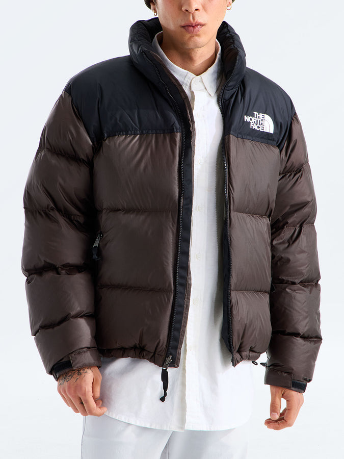 The North Face 1996 Retro Nuptse Jacket Holiday 2026 | DARK CHESTNUT/TNF BLACK (RM1)