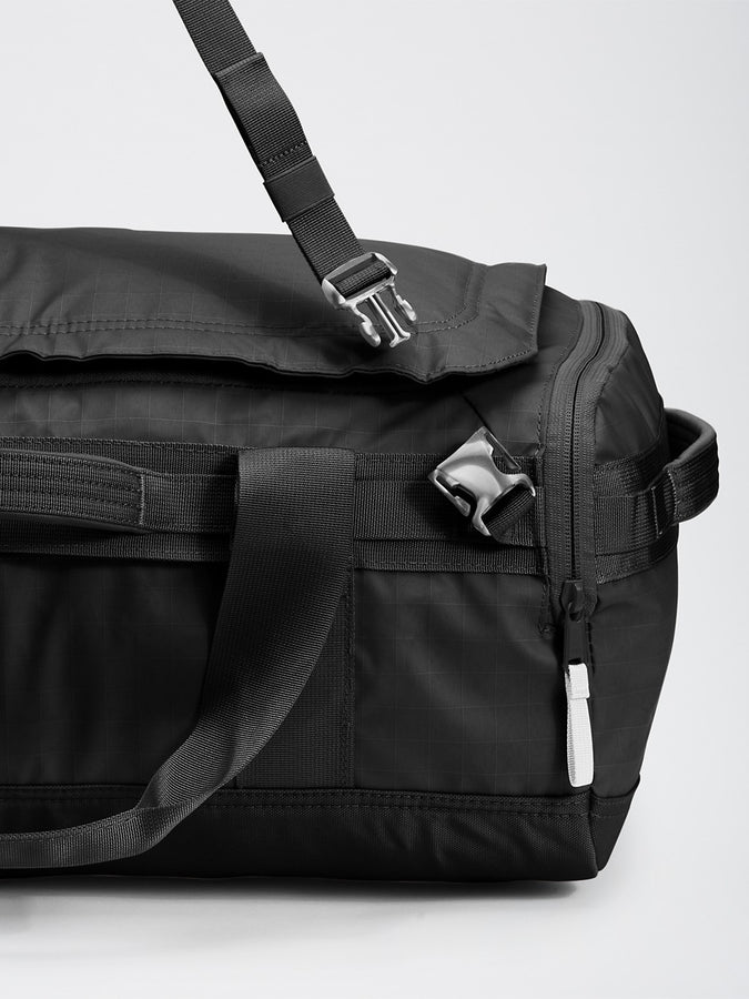 The North Face Base Camp Voyager 42L Duffle Bag | TNF BLACK/TNF WHITE (KY4)