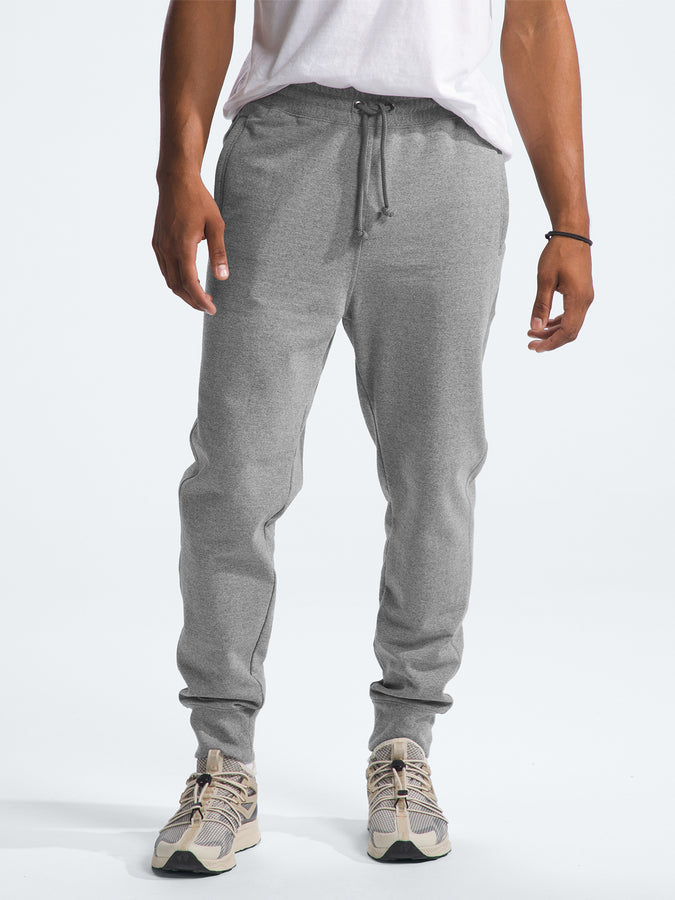 The North Face Heritage Patch Sweatpants Spring 2024 | TNF MED GRY HTR/WHT (GAZ)