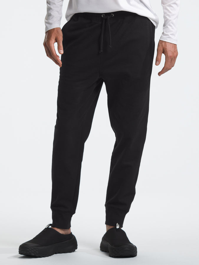The North Face Heritage Patch Sweatpants Spring 2024 | TNF BLACK/TNF WHITE (KY4)