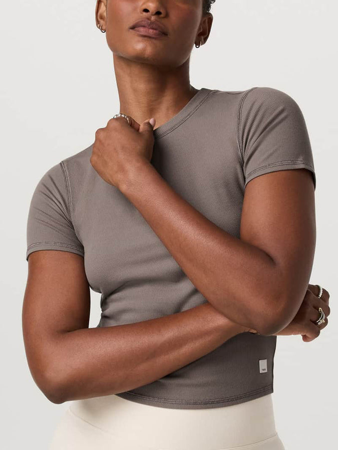 Vuori Pose Fitted T-Shirt Fall 2025 |SMOKEY TAUPE (STP)