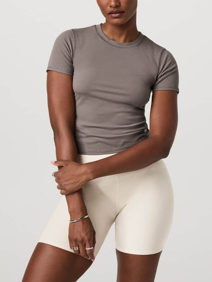 Vuori Pose Fitted T-Shirt Fall 2025 |SMOKEY TAUPE (STP)