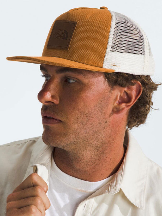 The North Face Half Dome Trucker Hat | TIMBER TAN/LEATHER PATCH (BTI)