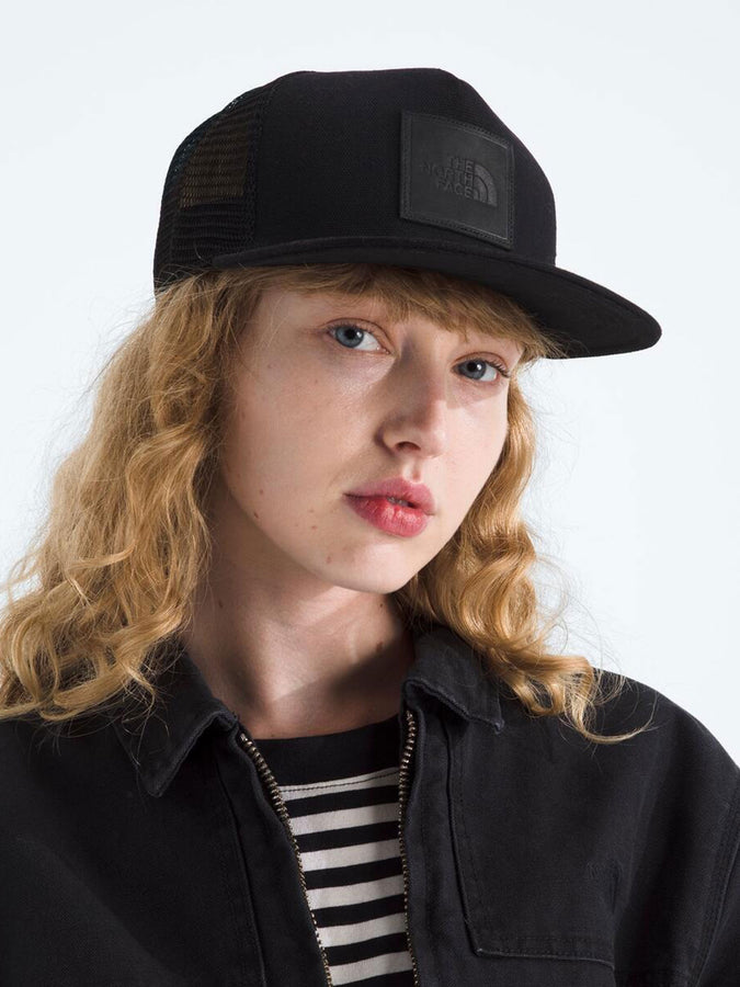 The North Face Half Dome Trucker Hat | TNF BLACK/LEATHER PATCH (BTO)