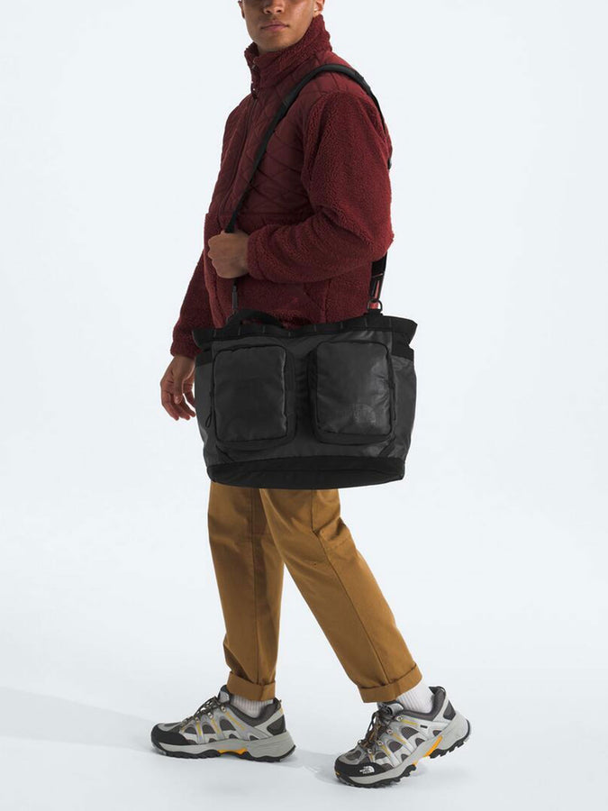 The North Face Base Camp Voyager Tote Bag | TNF BLACK/ASPHALT GREY (KT0)