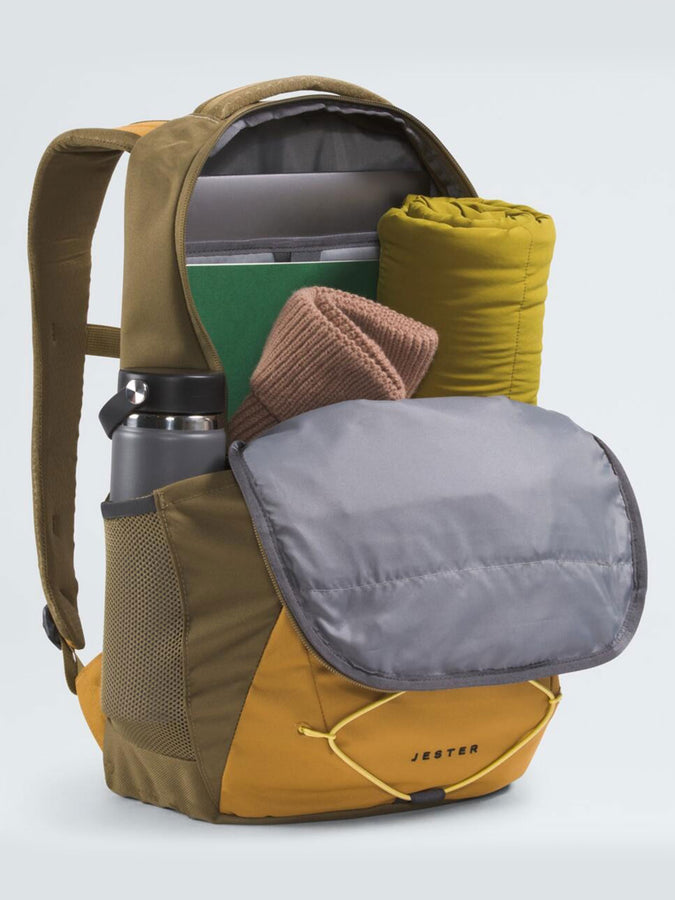 The North Face Jester Backpack | GLDN TAN/CEDAR/HNY SAND (MUD)