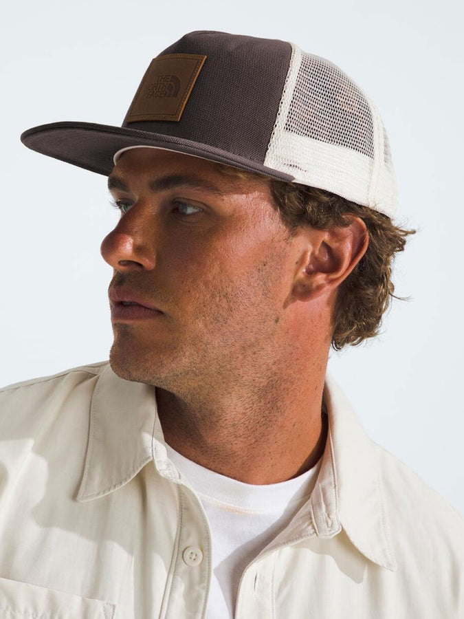 The North Face Half Dome Trucker Hat | DEMITASSE BRN/LTHR PATCH (NK4)