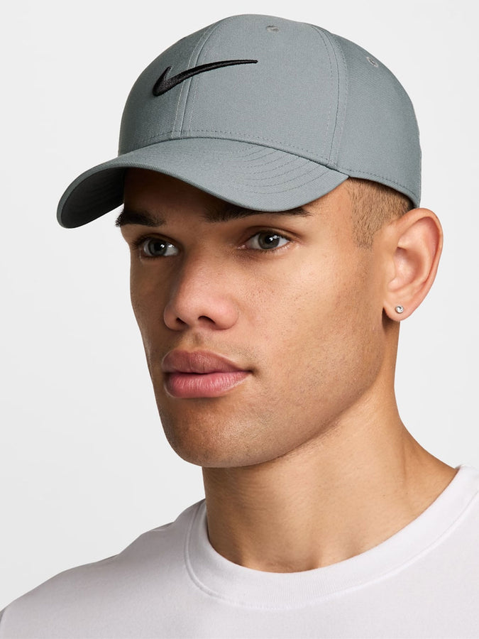 Nike Fairway Fresh Dri-Fit Club Structured Swoosh Hat | SMOKE GREY/BLACK (084)